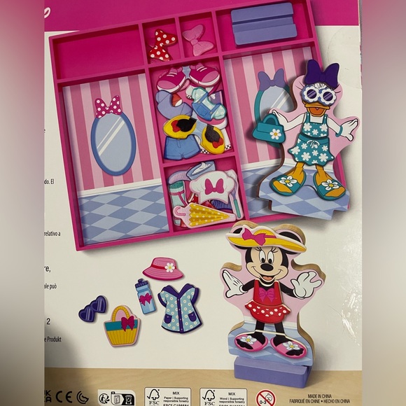 Melissa and Doug Minnie Mouse Magnetic Dress Up Set - Picture 4 of 6